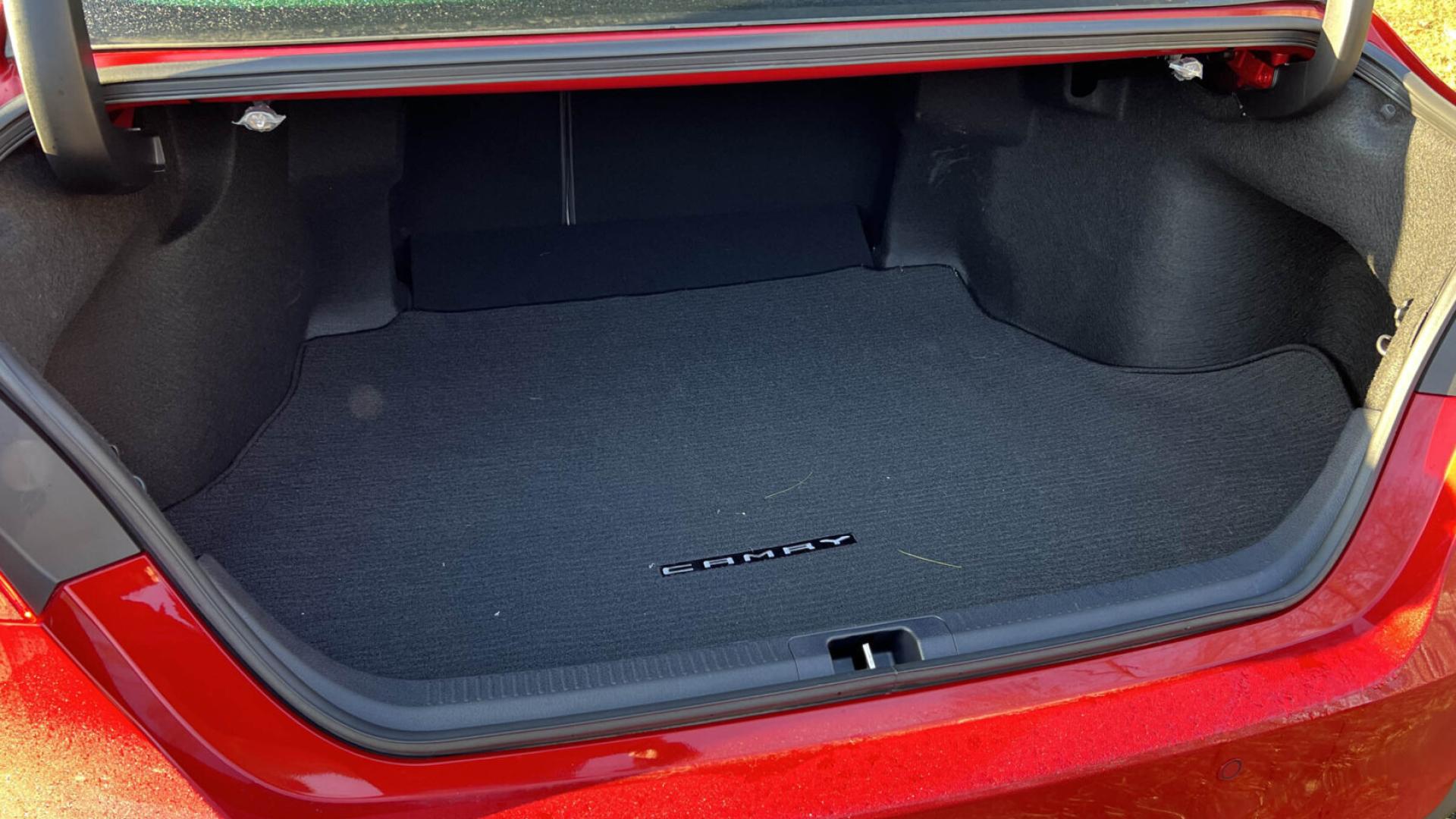 Toyota Camry XLE Hybrid 2024