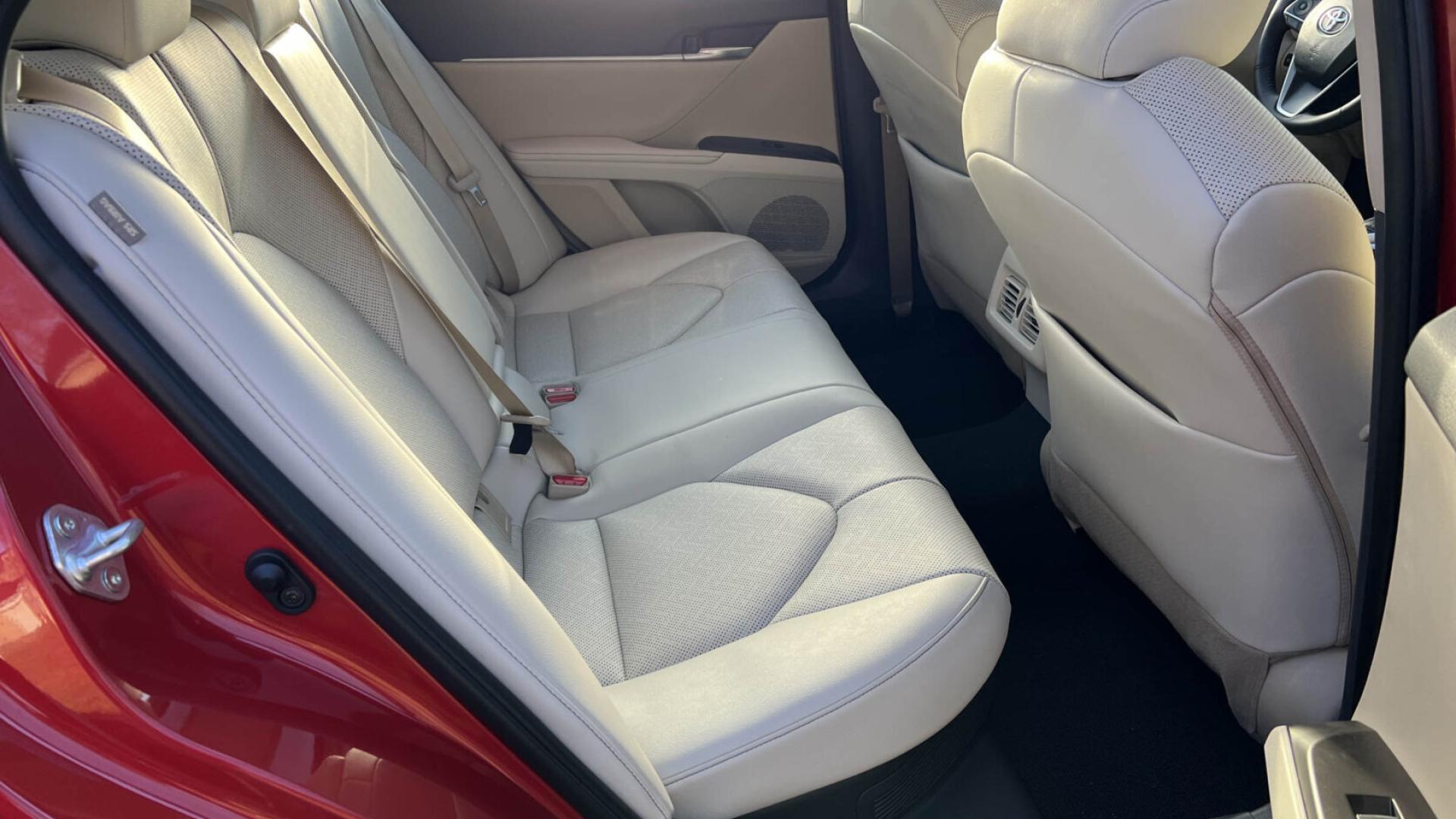 Toyota Camry XLE Hybrid 2024