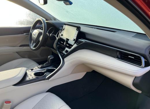 Toyota Camry XLE Hybrid 2024