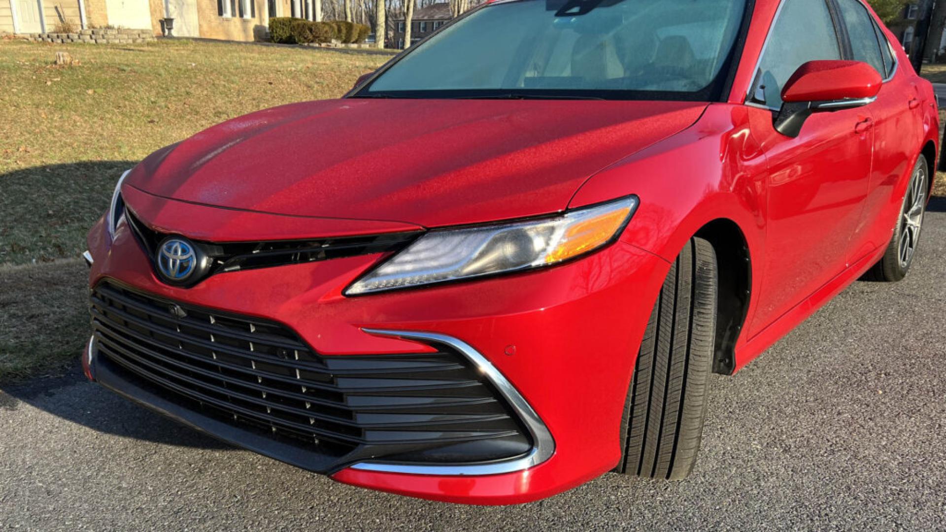 Toyota Camry XLE Hybrid 2024