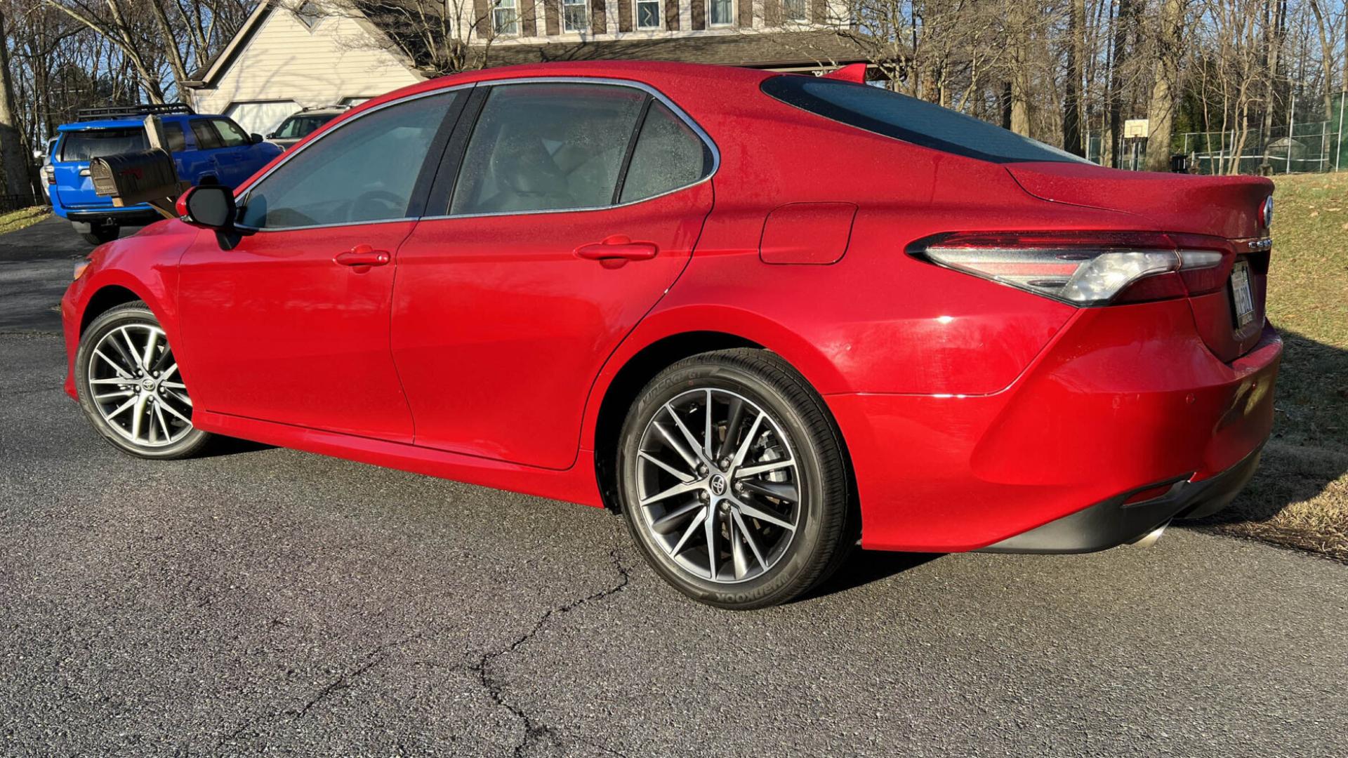 Toyota Camry XLE Hybrid 2024